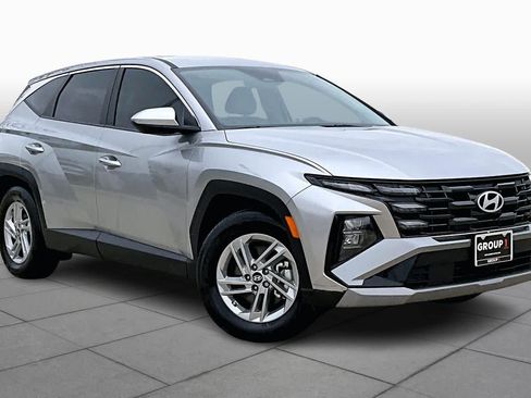 Used 2025 Hyundai Tucson SE FWD image 3