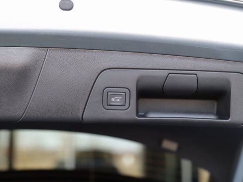 Used 2025 Buick Envision Avenir image 33