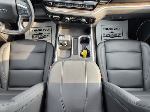 Used 2025 Chevrolet Silverado 1500 LT Trail Boss w/ Convenience Package II AWD/4WD image 18