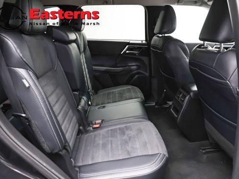 Used 2024 Mitsubishi Outlander AWD image 22