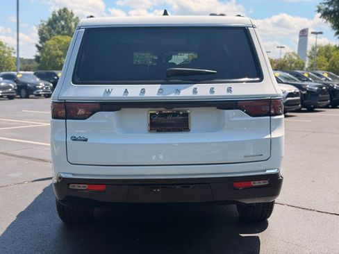Used 2024 Jeep Wagoneer Series II w/ Flexible Seating Group RWD image 13