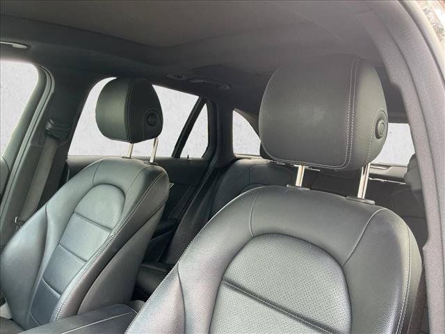 Used 2019 Mercedes-Benz GLC 300 4MATIC image 12