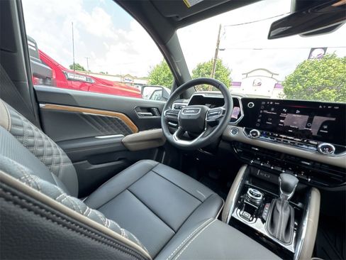 New 2025 GMC Canyon Denali image 15