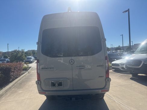 Used 2024 Mercedes-Benz Sprinter 2500 image 5