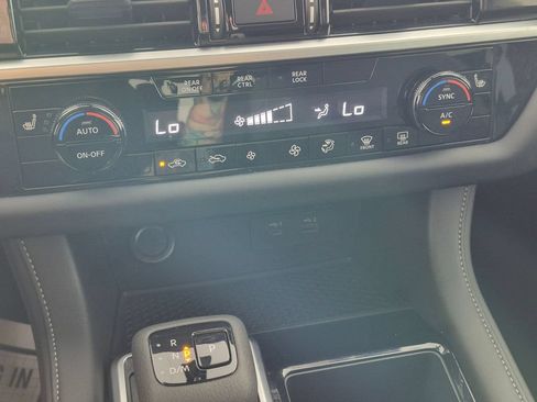 Used 2025 Nissan Pathfinder SV w/ SV Premium Package FWD image 22