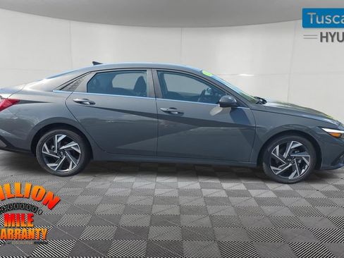 Used 2025 Hyundai Elantra SEL FWD image 9
