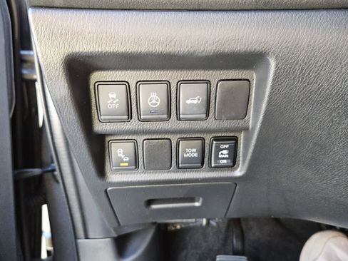 Used 2020 Nissan Pathfinder Platinum image 16