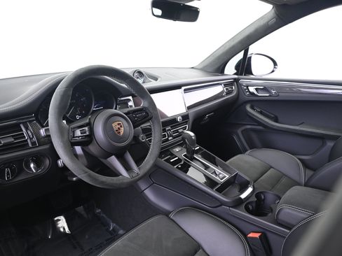 Used 2026 Porsche Macan GTS image 4