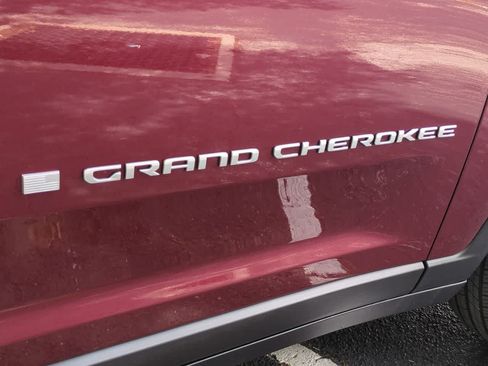 Used 2025 Jeep Grand Cherokee Limited RWD image 13