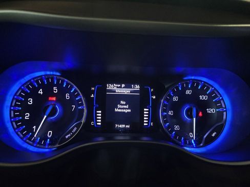 Used 2023 Chrysler Voyager LX FWD image 23