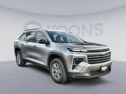 New 2025 Chevrolet Traverse LT w/ Enhanced Driving Package image 10