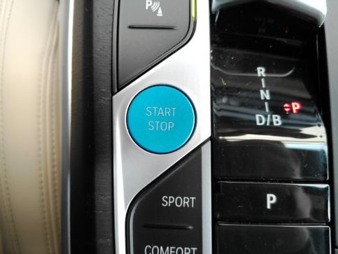 Used 2023 BMW i4 eDrive40 w/ Premium Package RWD image 51