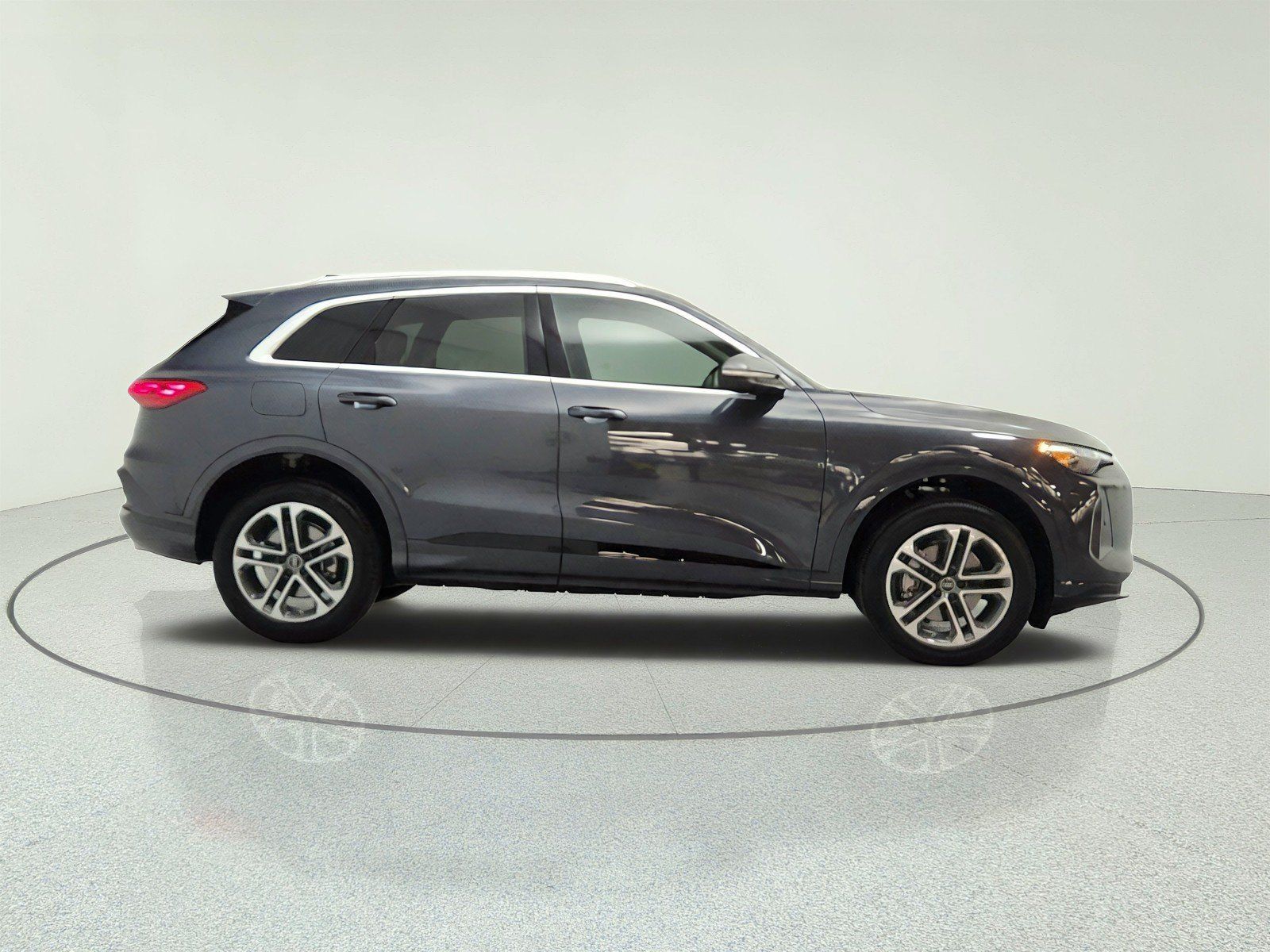 Used 2025 Audi Q5 Premium Plus w/ Premium Plus AWD/4WD image 4