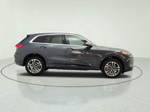 Used 2025 Audi Q5 Premium w/ Premium Plus AWD/4WD image 4