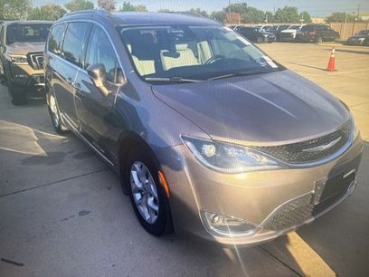 Used 2017 Chrysler Pacifica Touring-L Plus w/ Tire & Wheel Group