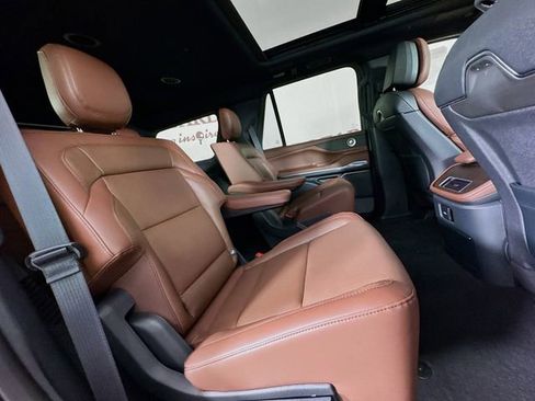 New 2026 Lincoln Navigator Reserve AWD/4WD image 31