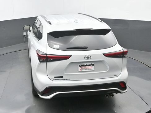Used 2023 Toyota Highlander XSE FWD image 33