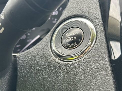 Used 2018 Nissan Rogue SV w/ Premium Package image 26