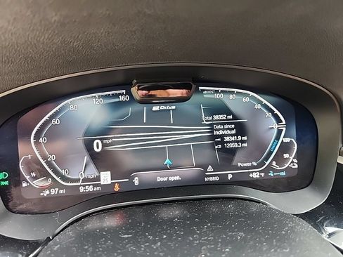 Used 2023 BMW 530e w/ M Sport Package RWD image 5