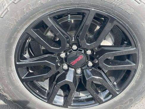 Used 2025 GMC Sierra 1500 Elevation w/ Elevation Premium Package image 9