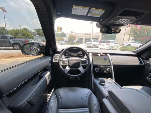 Used 2023 Land Rover Discovery S R-Dynamic image 13