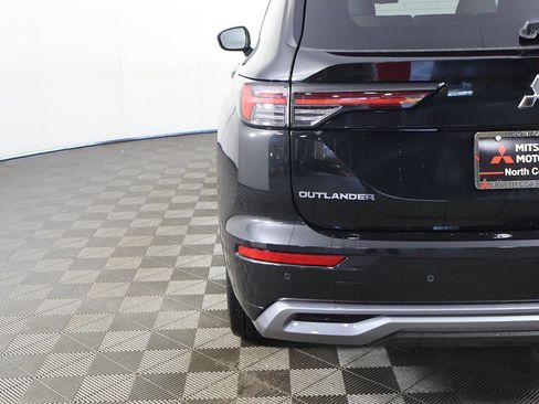 Used 2025 Mitsubishi Outlander AWD image 20