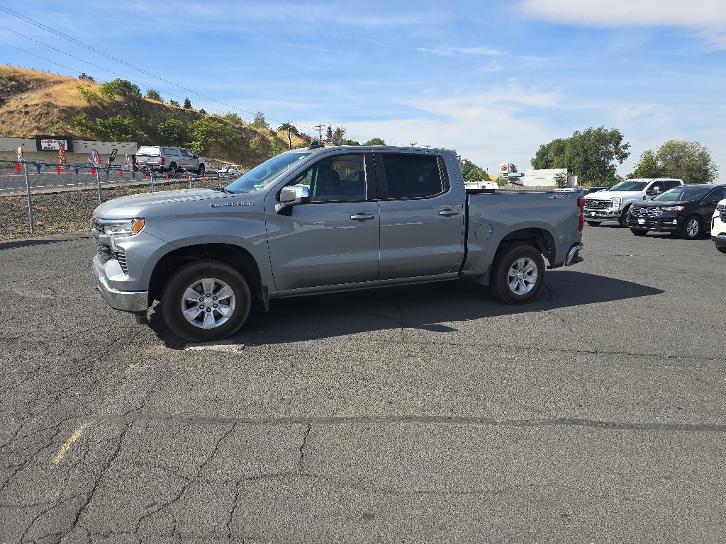Used 2025 Chevrolet Silverado 1500 LT AWD/4WD image 3