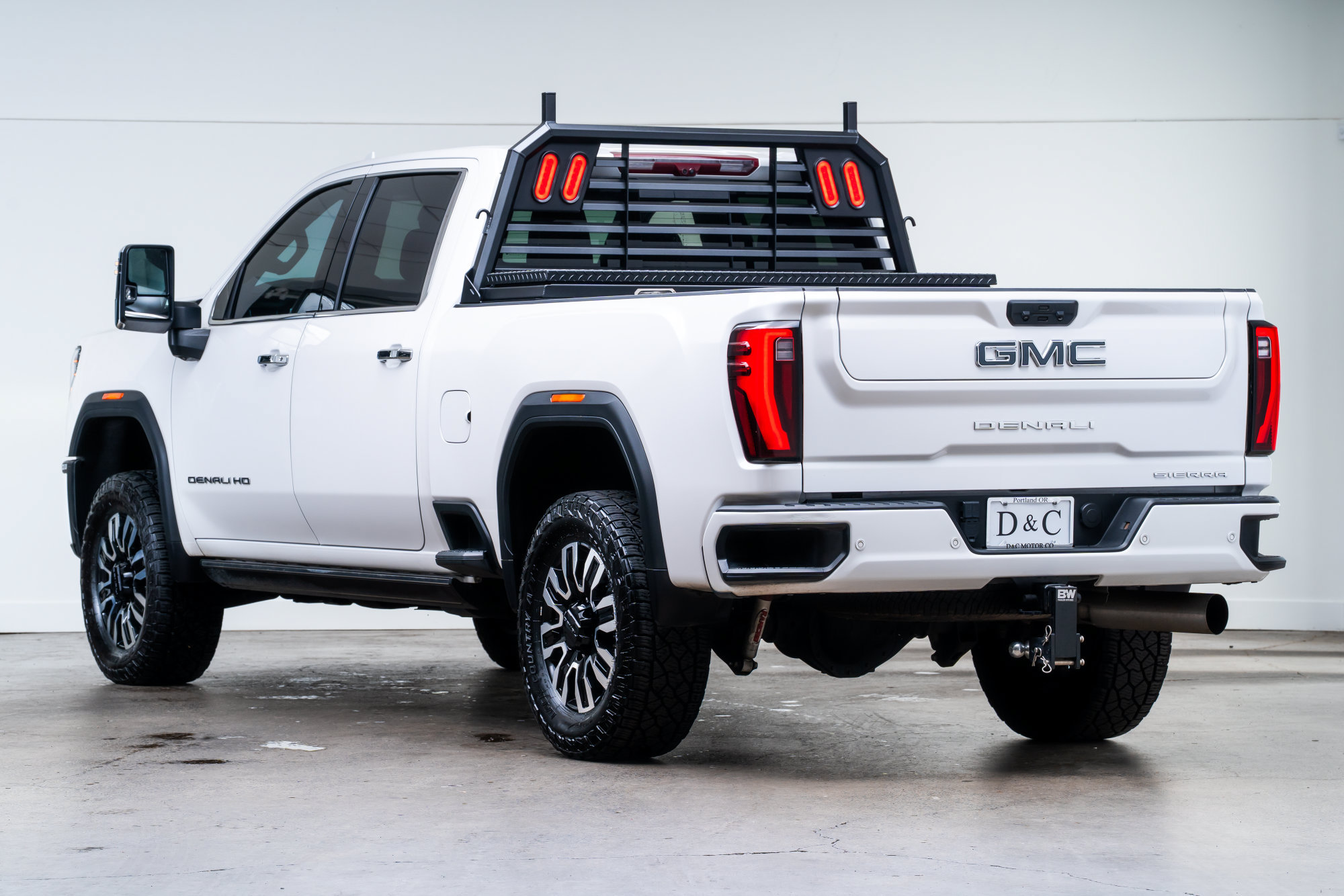 Used 2024 GMC Sierra 3500 Denali Ultimate AWD/4WD image 5