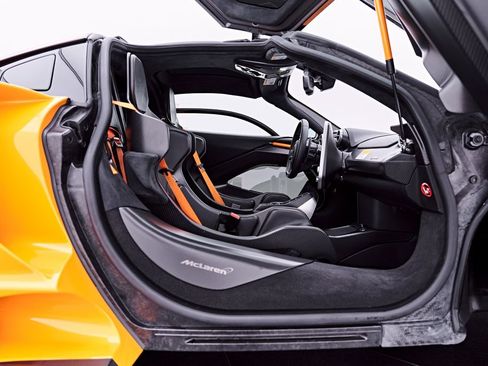 Used 2019 McLaren Senna RWD image 57