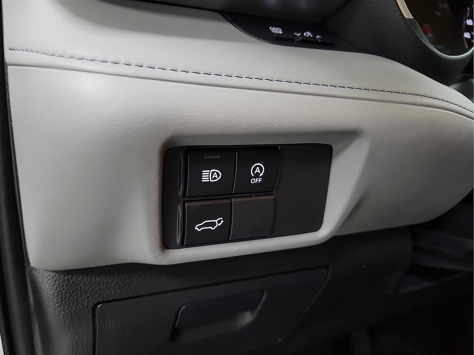 Used 2023 Toyota Highlander XLE AWD/4WD image 13