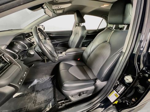Used 2019 Toyota Camry SE FWD image 19
