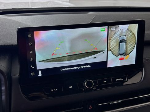 Used 2025 Mitsubishi Outlander SE image 3