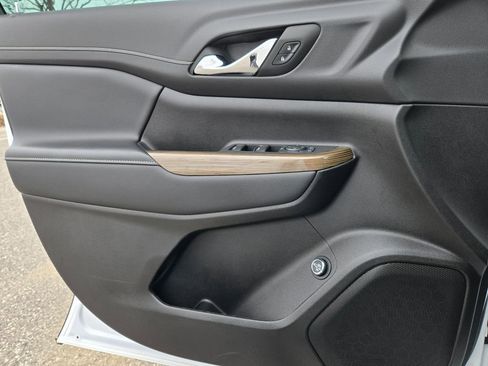 Used 2023 GMC Acadia SLE w/ Driver Convenience Package image 19