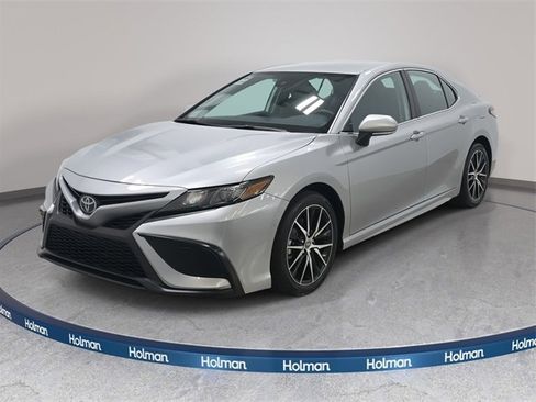 Certified 2023 Toyota Camry SE image 1