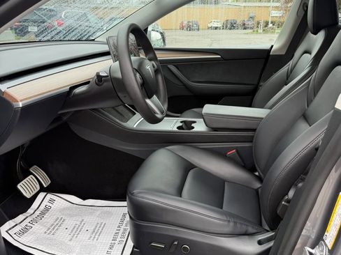 Used 2025 Tesla Model Y Performance image 12