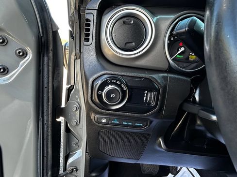Used 2023 Jeep Wrangler Unlimited Rubicon 4xe w/ Cold Weather Group AWD/4WD image 22