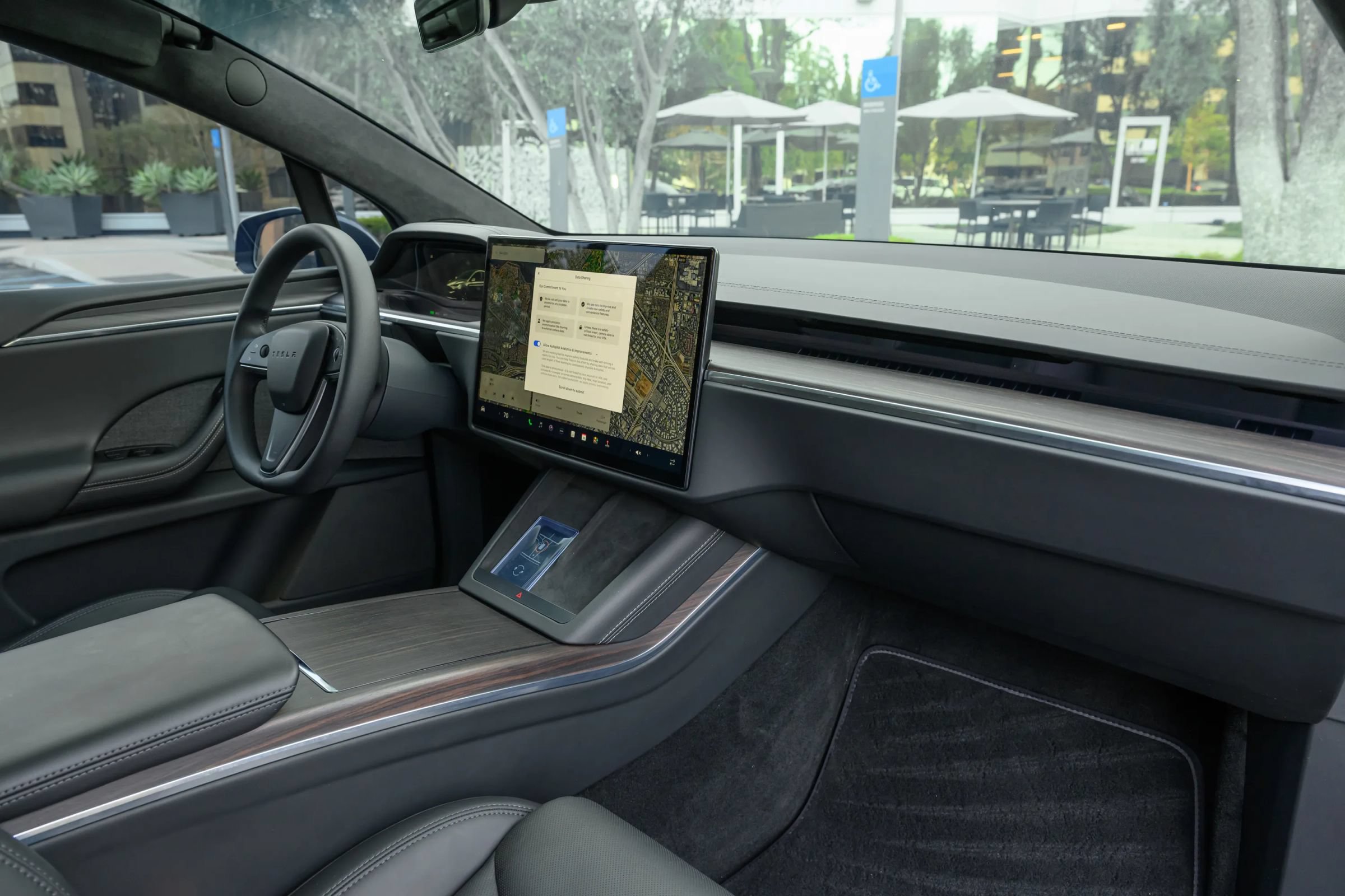 Used 2024 Tesla Model X AWD/4WD image 28