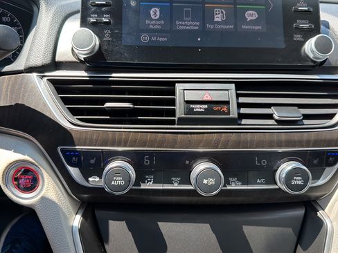 Used 2018 Honda Accord Touring image 16