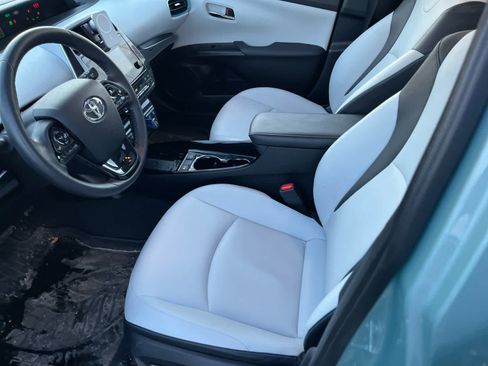 Used 2019 Toyota Prius XLE image 9