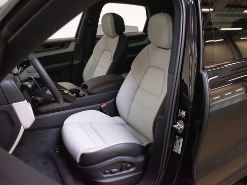New 2026 Porsche Cayenne S image 5