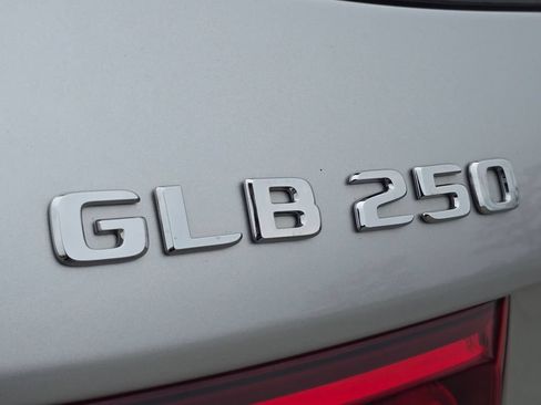 Used 2023 Mercedes-Benz GLB 250 4MATIC image 14