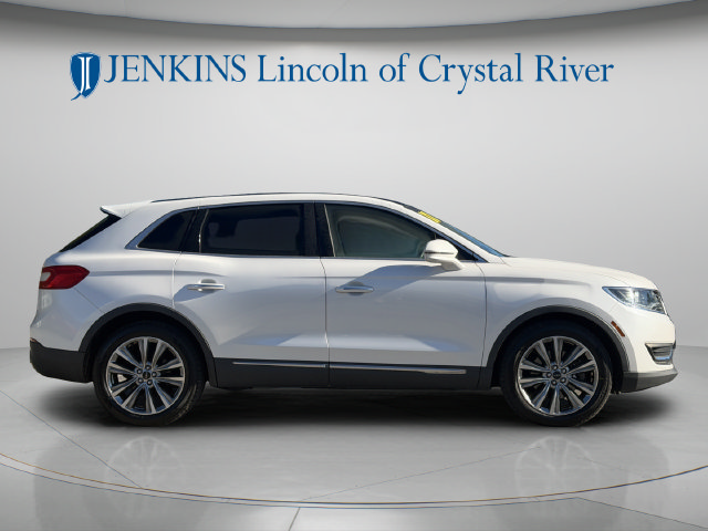 Used 2017 Lincoln MKX Reserve w/ Driver Assistance Package AWD/4WD image 3