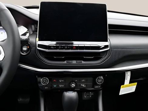 New 2026 Jeep Compass Latitude image 20