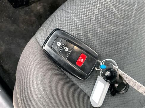 Used 2024 Toyota RAV4 XLE FWD image 14