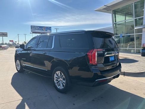 Used 2022 GMC Yukon XL SLT image 7