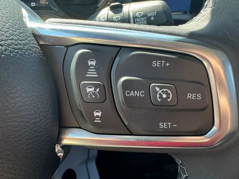 Used 2025 Jeep Wrangler Unlimited Sahara image 10