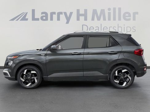 New 2026 Hyundai Venue SEL FWD image 3