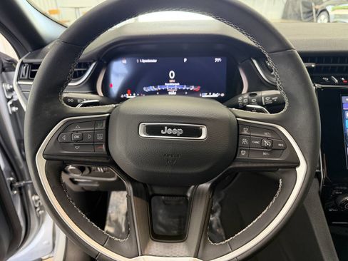 Used 2024 Jeep Grand Cherokee Laredo w/ Luxury Tech Group I AWD/4WD image 13