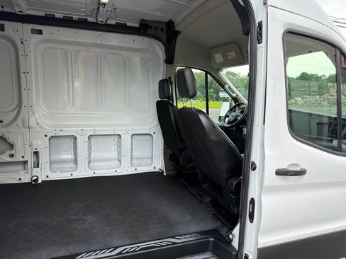 Used 2025 Ford Transit 250 148 Medium Roof Extended AWD image 32