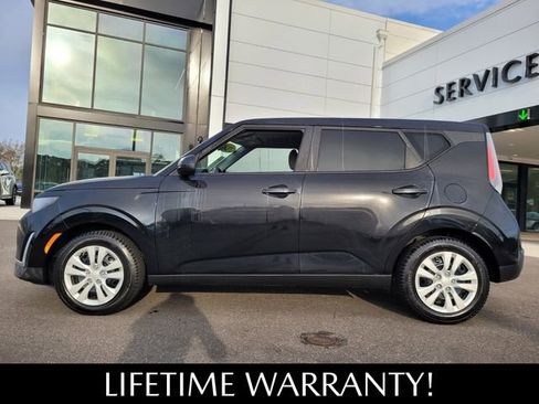 Used 2023 Kia Soul LX image 3